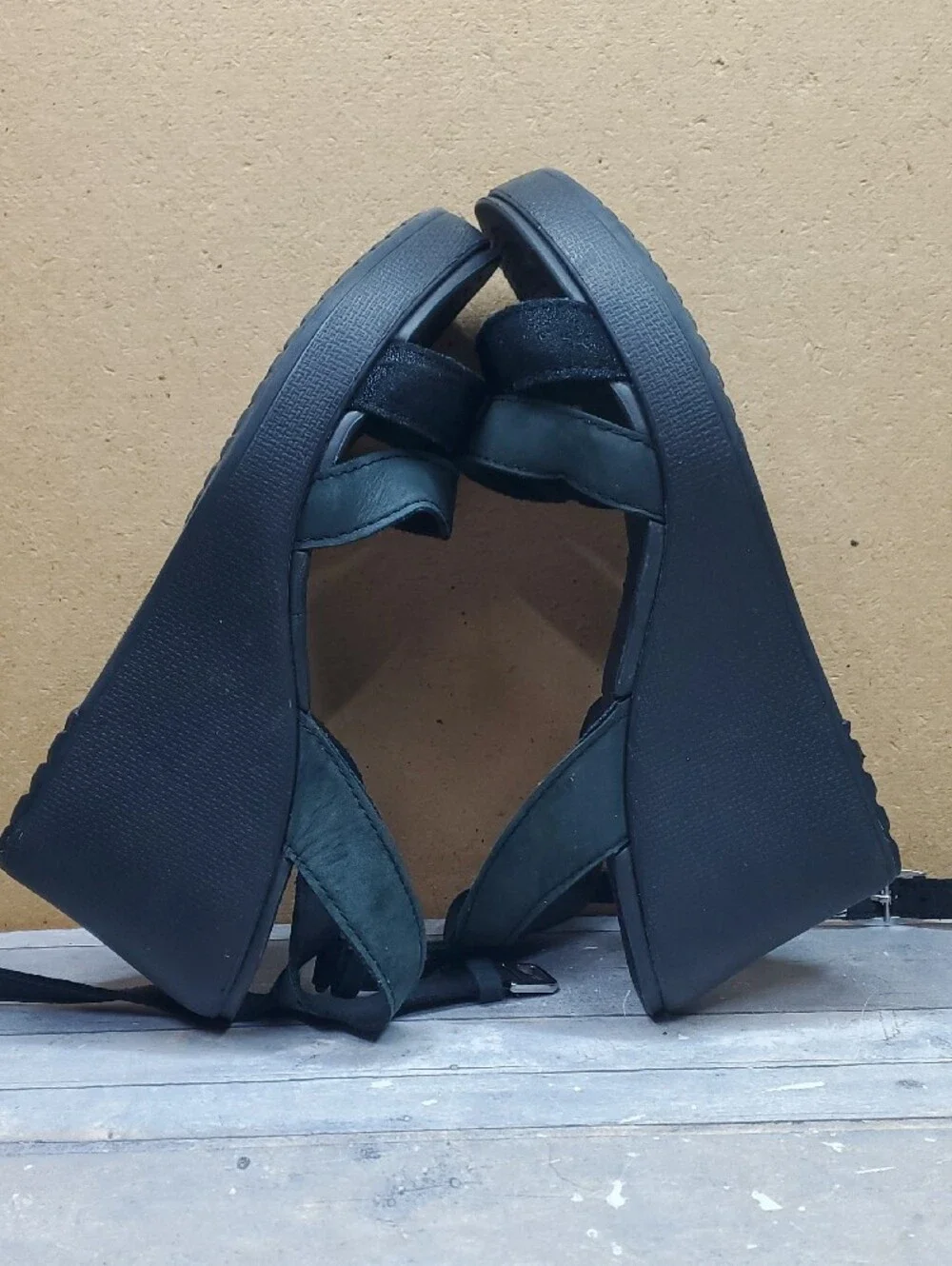 CROCS Women's Leigh II Black and Dark Green Cross Strap Ankle Wedge Size W 10